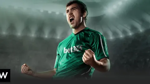 “中国男子冰球队在亚冬会首战告捷”