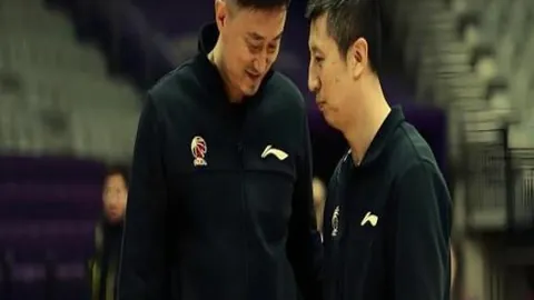 “亚冠激战雨夜，光州雨中挫申花”